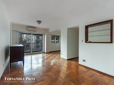 Departamento 3 ambientes al frente, con dependencia de servicio