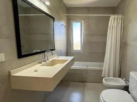 Casa en Alquiler de 3 dormitorios