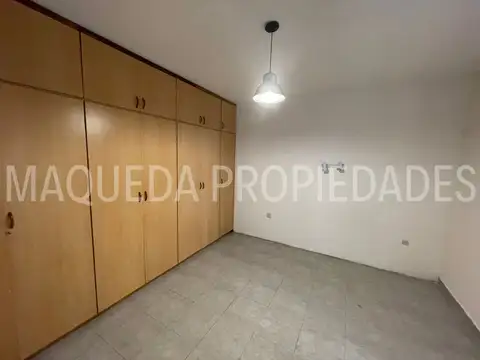 Depto Tipo Casa en Alquiler en Monte Castro, $ 1.000.000