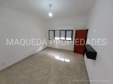 Departamento tipo casa en alquiler en Monte Castro ( disponible en 15 dias )