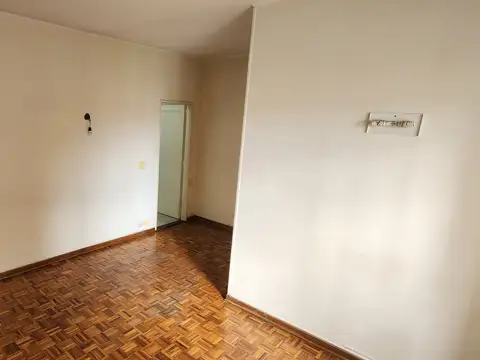 Barrientos 1500, Piso 7