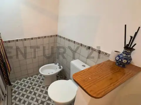 150 y 413 - Casa de un dormitorio- en venta- Arturo Segui - La Plata