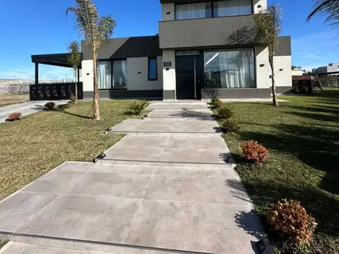 VENTA DE CASA 4 AMBIENTES EN LAGOS DE CANNING 1 FINACIA PERMUTA
