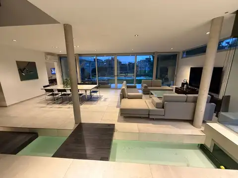 VENTA CASA 5 AMBIENTES CON PISICINA, NUEVO QUILMES