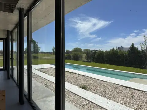 Casa en Alquiler en El Cantón - Barrio Golf, USD 2.200