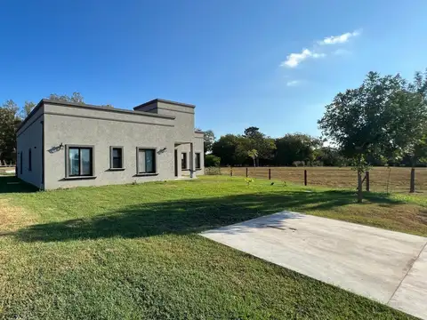 Casa 4 ambientes con 4 baños