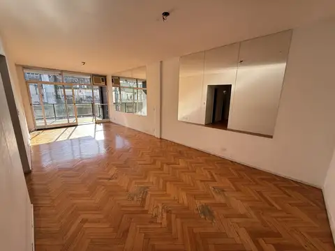 VENTA - 4 AMBIENTES CON BALCÓN - DEPENDENCIA BAULERA GUARDACOCHE - COLEGIALES