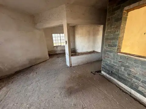Casa en venta, Juana Koslay. Zona Grido. Amplio terreno en esquina