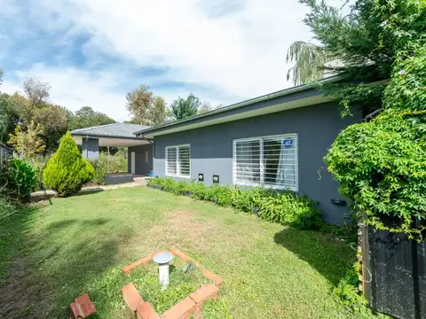 Casa en Venta con 2 cocheras