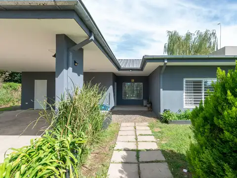 CASA EN VENTA 4 AMB CON PILETA LOMA VERDE ESCOBAR