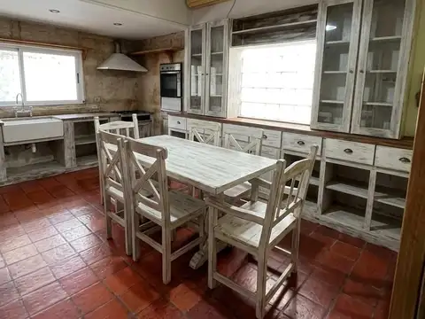 Casa en Venta con 2 cocheras