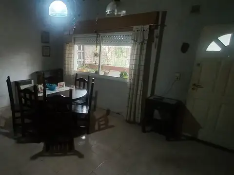 Casa 4 ambientes con 1 baño