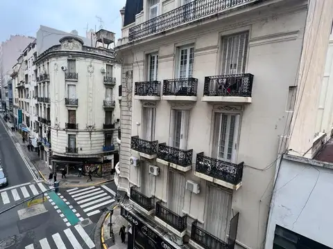 Departamento tres ambientes con balcón