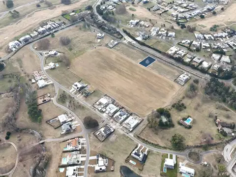 Terreno en venta sobre cancha de polo en Pilará en Milord