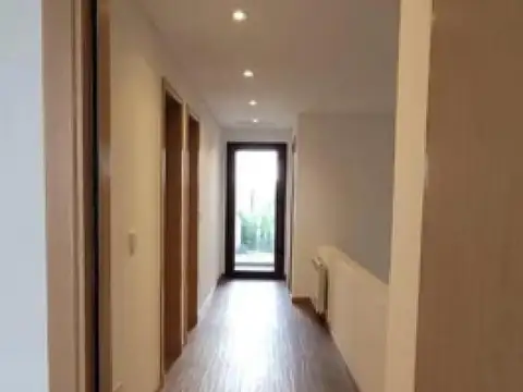 Casa 6 ambientes con 2 baños