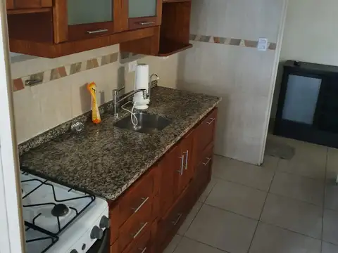 Coronel Ramón Lorenzo Falcón 2000, Piso 1