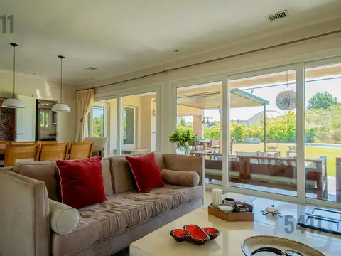 Venta Casa Apto crédito 4 dormitorios en suite más dependencia en Barrio Los Alisos Nordelta Tigre