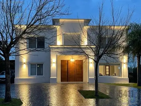 Venta Casa Apto crédito 4 dormitorios en suite más dependencia en Barrio Los Alisos Nordelta Tigre