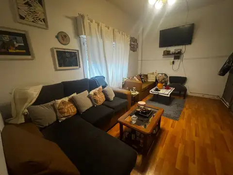 Benito Lynch 2700, Piso 1