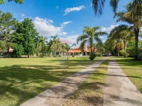 Casa en Venta con 3 cocheras