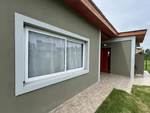 Venta Casa 4 Ambientes en Domselaar Chico