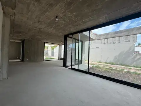 Casa estilo minimalista en B° con porton, Bella Vista
