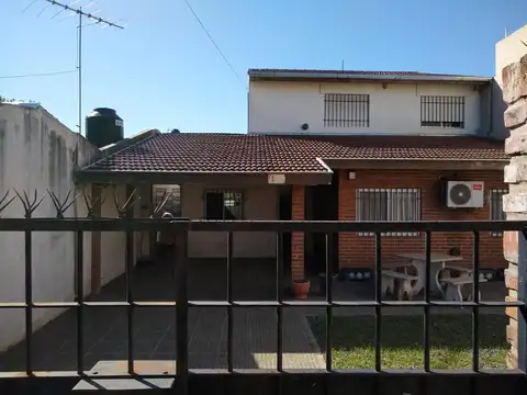 CHALET CON 5 DORMITORIOS Y 2 BAÑOS