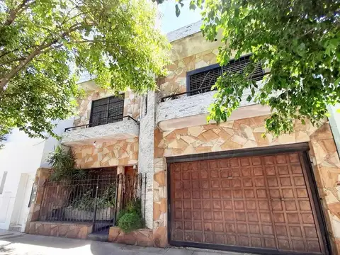 Venta Casa Lote Propio 2 Plantas - con patio y pileta