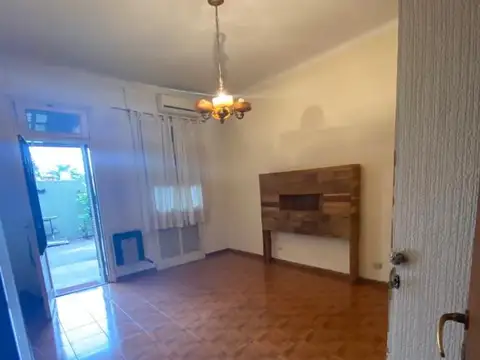 Casa en Alquiler con 2 cocheras