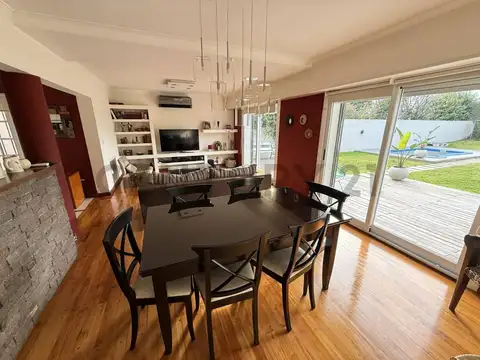 VENTA CASA 3 A 6 AMBIENTES EN BURZACO