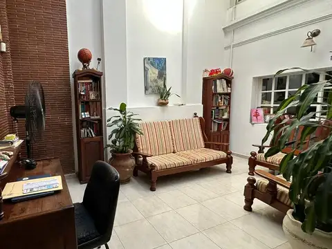 Casa 8 ambientes con 3 baños