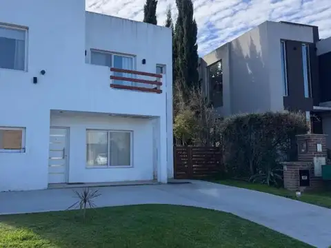 Casa En Alquiler Los Tilos
