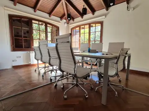 Oficina en Alquiler con 2 cocheras