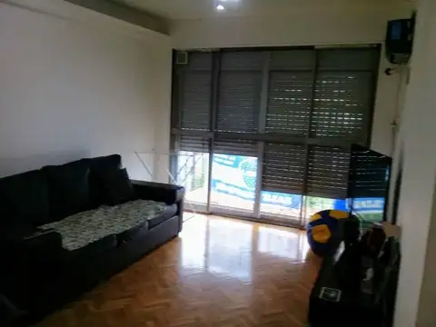 Av Caseros 3500, Piso 7