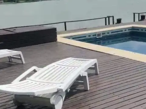 Casa en Los Castores al agua amplia y luminosa