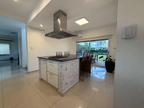Casa 4 ambientes con 3 baños