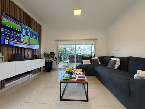 Casa 4 ambientes con 3 baños