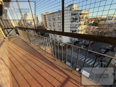 DEPTO 4 AMBIENTES CON BALCON BAÑO Y TOILET CON QUINCHO CON PARRILLA Y TERRAZA