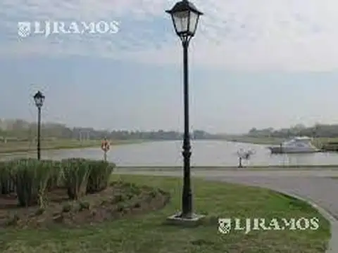 Lote al RÍO de 1200 m2