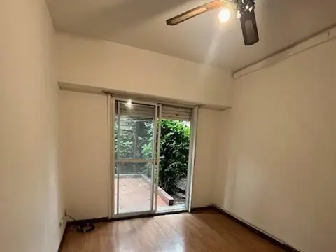 Departamento en venta de 3 ambientes en PB con patio
