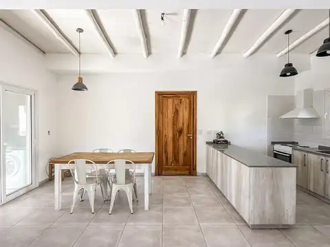 Casa 5 ambientes con 2 baños