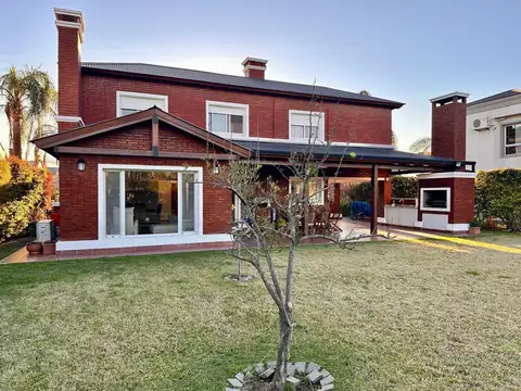 Casa 7 ambientes con 3 baños