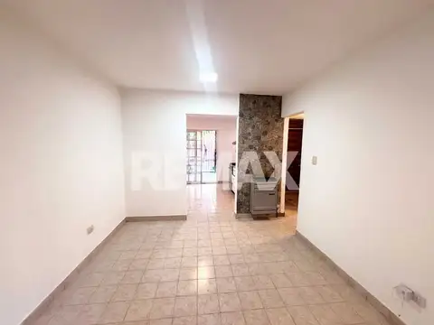 Casa 5 ambientes con 1 baño