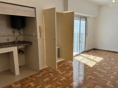 Monoambiente planta baja contrafrente con patio