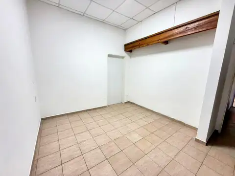 Oficina 5 ambientes con 2 baños