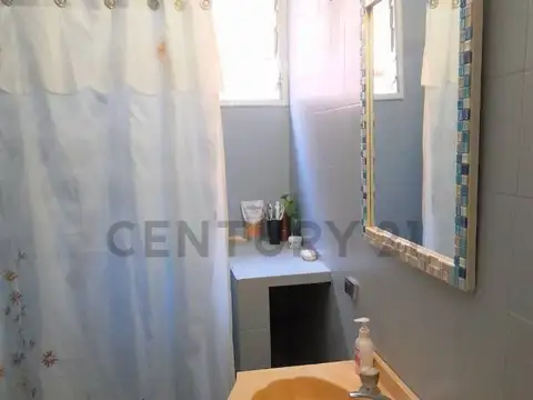 Venta PH 4 ambientes más departamento 2 amb. Independiente.