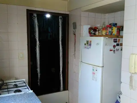 VENDO DEPARTAMENTO PLENO CENTRO DE CASTELAR . EXCELENTE UBICACIÓN