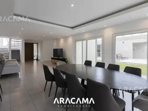 Casa en Venta con 2 cocheras