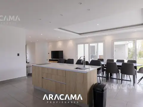 Casa 6 ambientes con 3 baños
