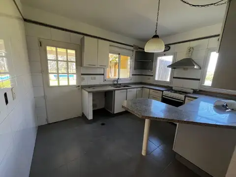 Casa 4 ambientes con 3 baños